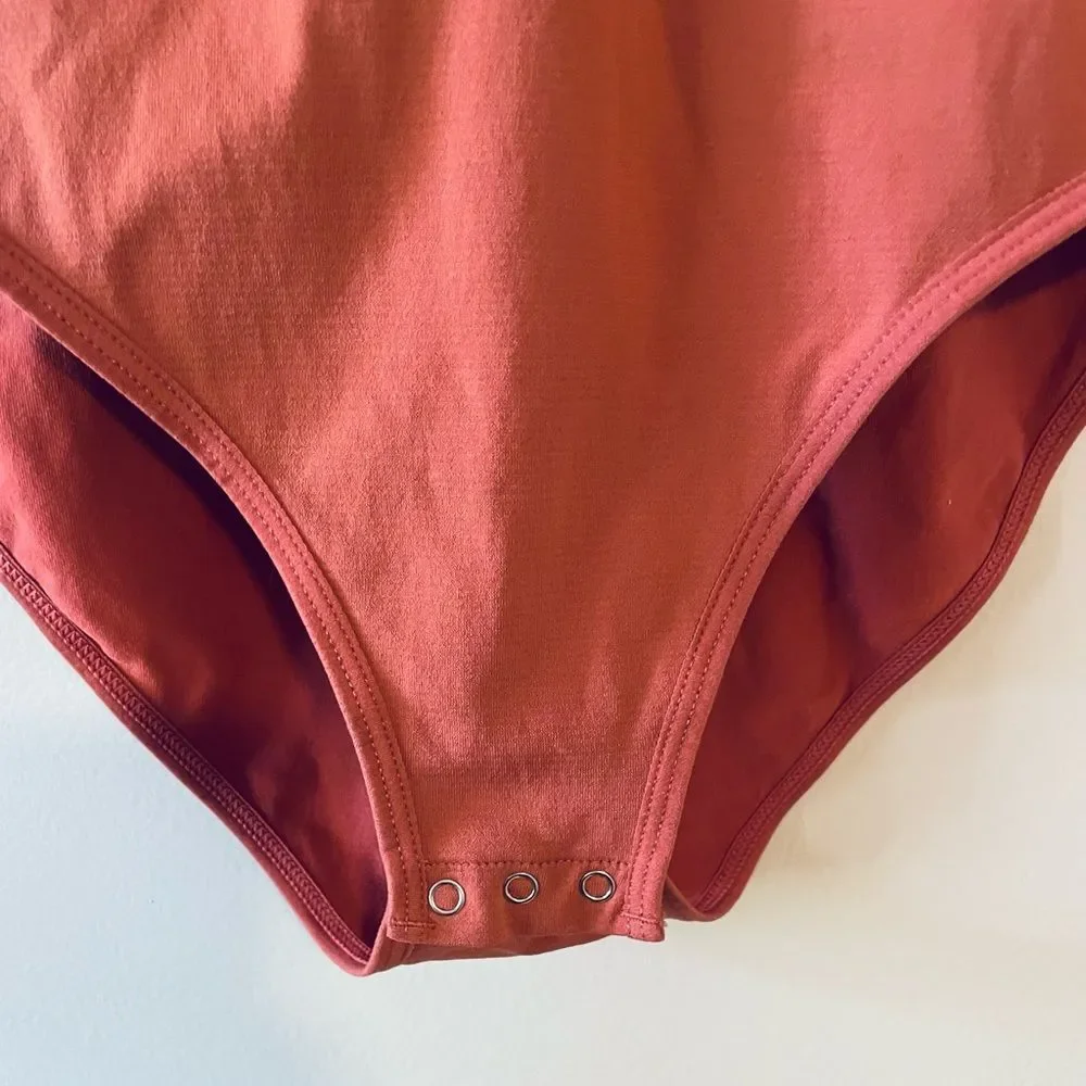 VS Pink - Picture 2 of 5